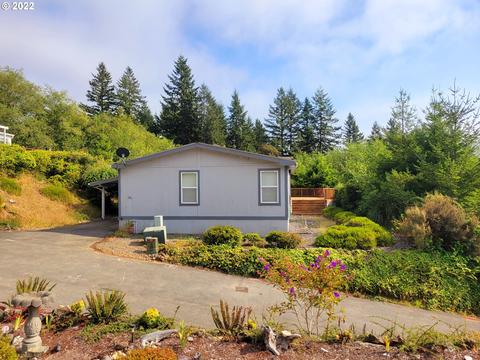 98041 Hall Way #36, Brookings, OR 97415