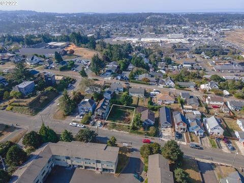 2172 Mcpherson Ave, North Bend, OR 97459