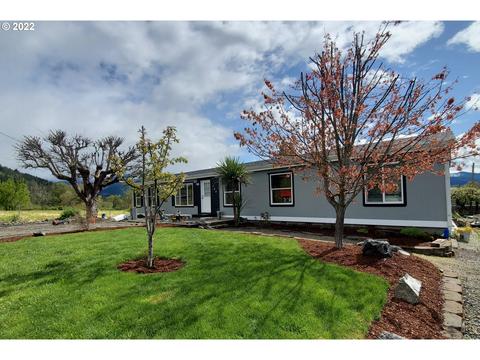 156 Oak St, Riddle, OR 97469 photo 1