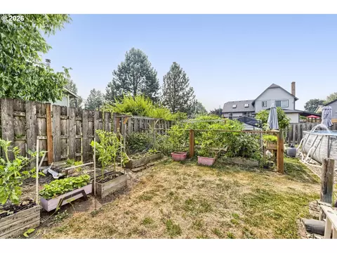 Exterior - 429 SW Birdsdale Dr, Gresham, OR 97080 photo 8 of 8