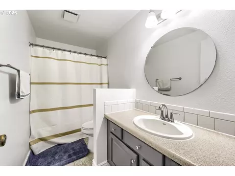 Bath - 429 SW Birdsdale Dr, Gresham, OR 97080 photo 2 of 2