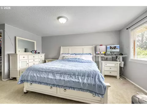 Bedroom - 429 SW Birdsdale Dr, Gresham, OR 97080 photo 2 of 5
