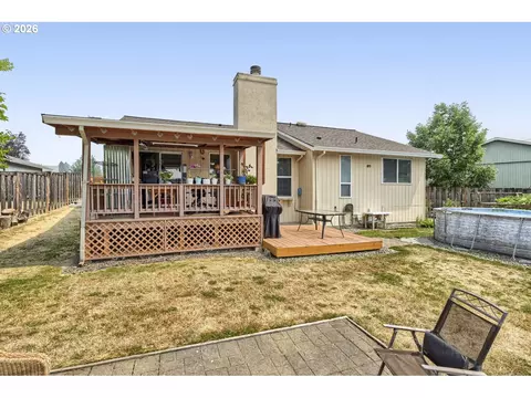 Exterior - 429 SW Birdsdale Dr, Gresham, OR 97080 photo 2 of 8