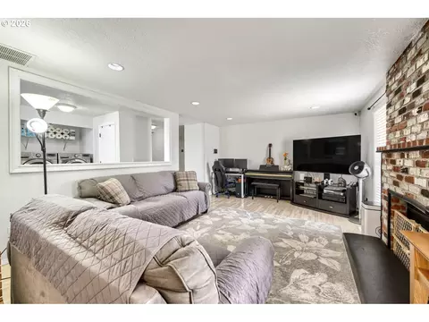 Living - 429 SW Birdsdale Dr, Gresham, OR 97080 photo 3 of 3