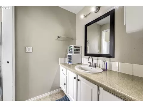 Bath - 429 SW Birdsdale Dr, Gresham, OR 97080 photo 1 of 2