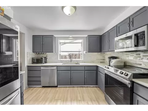 Kitchen - 429 SW Birdsdale Dr, Gresham, OR 97080 photo 1 of 3