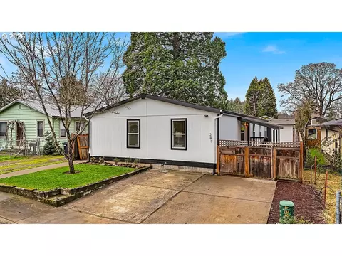 241 NW Wade St, Estacada, OR 97023