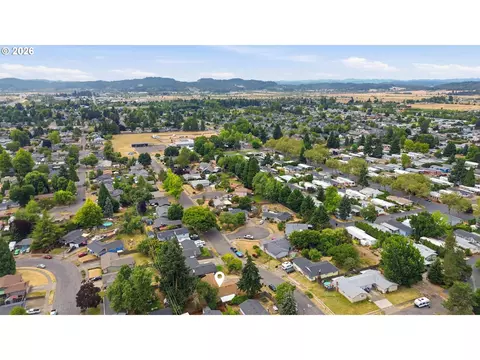 View/Area - 1675 N Danebo Ave, Eugene, OR 97402 photo 5 of 6