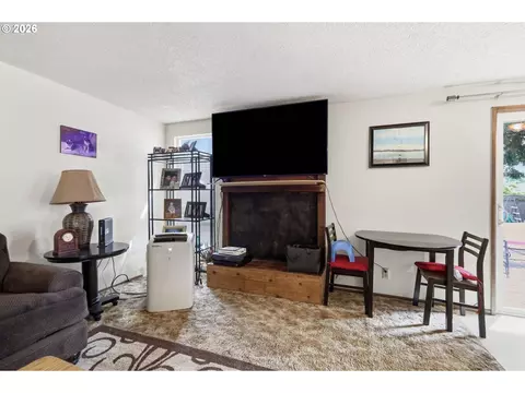 Living - 1675 N Danebo Ave, Eugene, OR 97402 photo 3 of 4