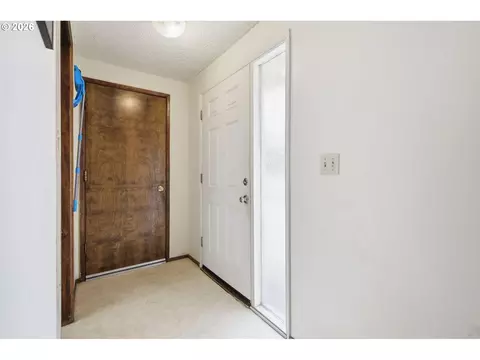 Entry Way - 1675 N Danebo Ave, Eugene, OR 97402 photo 1 of 2