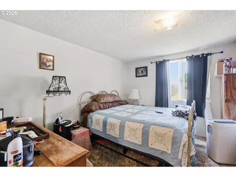Bedroom - 1675 N Danebo Ave, Eugene, OR 97402 photo 1 of 6