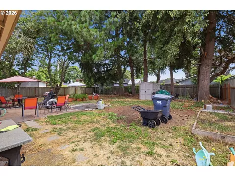 Exterior - 1675 N Danebo Ave, Eugene, OR 97402 photo 2 of 7