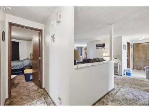 Entry Way - 1675 N Danebo Ave, Eugene, OR 97402 photo 2 of 2