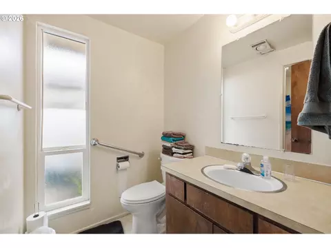 Bath - 1675 N Danebo Ave, Eugene, OR 97402 photo 1 of 1
