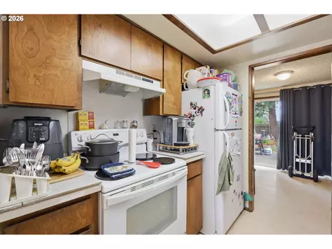 Kitchen - 1675 N Danebo Ave, Eugene, OR 97402 photo 3 of 5