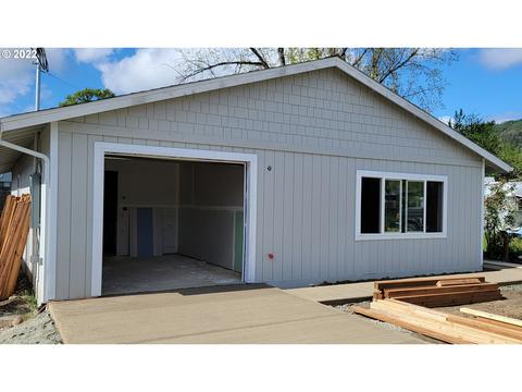 520 L St, Riddle, OR 97469 photo 1