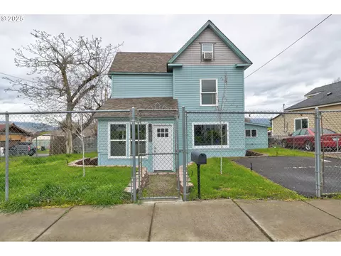 1301 E 10th St, The Dalles, OR 97058