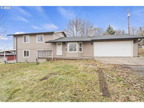 13644 Agate Rd, Eagle Point, OR 97524