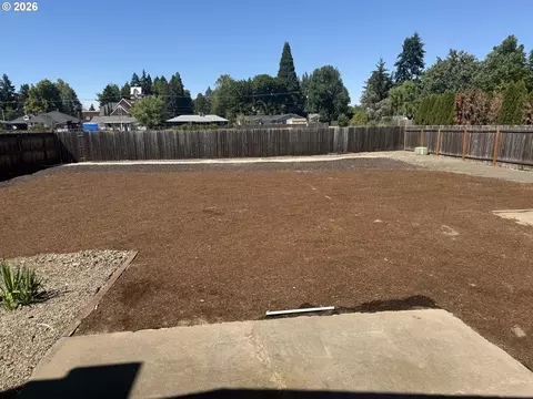 Exterior - 4478 Hilton Dr, Eugene, OR 97402 photo 4 of 17