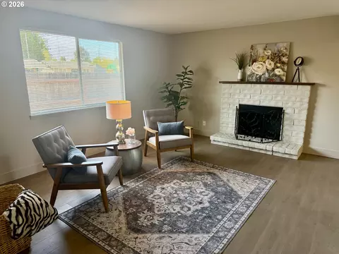 Living - 4478 Hilton Dr, Eugene, OR 97402 photo 6 of 6