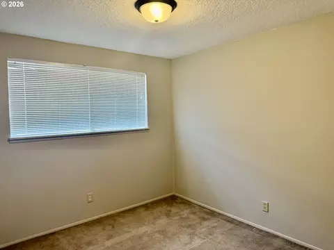 Bedroom - 4478 Hilton Dr, Eugene, OR 97402 photo 2 of 5