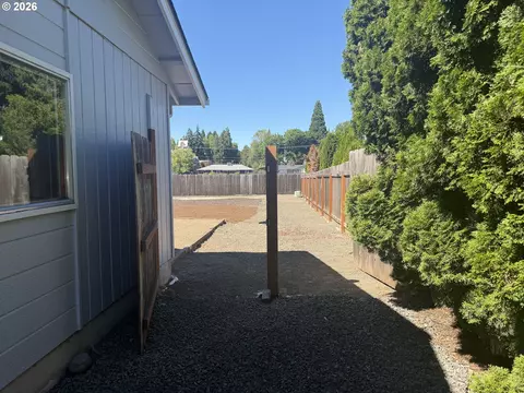 Exterior - 4478 Hilton Dr, Eugene, OR 97402 photo 3 of 17