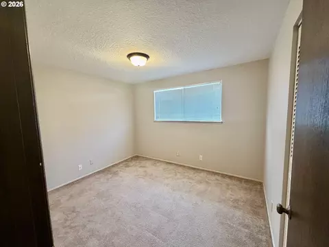 Bedroom - 4478 Hilton Dr, Eugene, OR 97402 photo 4 of 5
