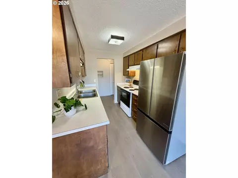 Kitchen - 4478 Hilton Dr, Eugene, OR 97402 photo 1 of 3