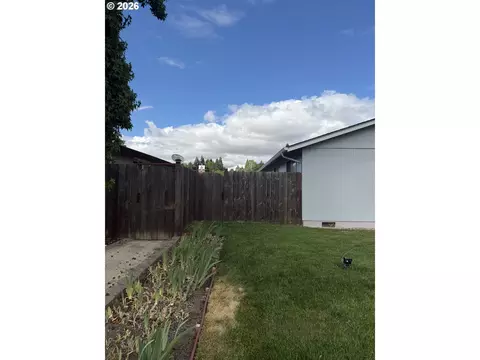 Exterior - 4478 Hilton Dr, Eugene, OR 97402 photo 16 of 17