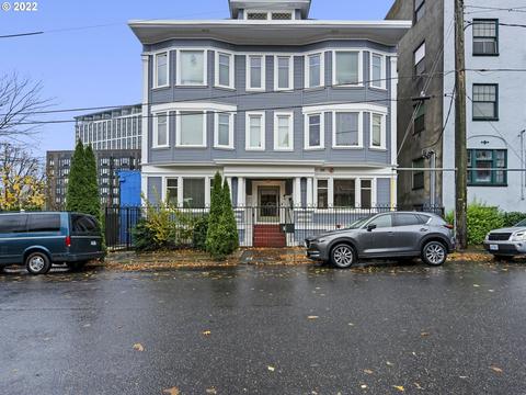1714 NW Couch St #16, Portland, OR 97209