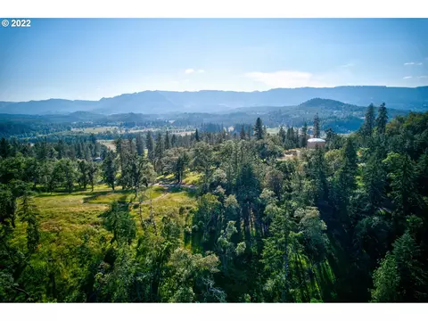 525 Panorama Ln, Roseburg, OR 97471