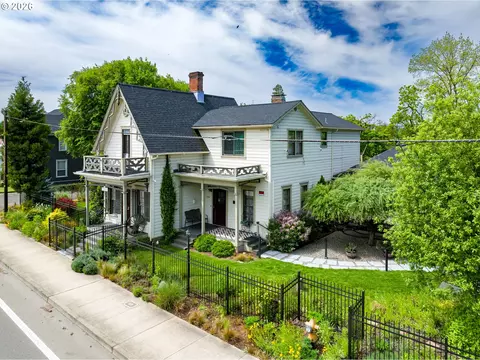 236 SE Stephens St, Roseburg, OR 97470