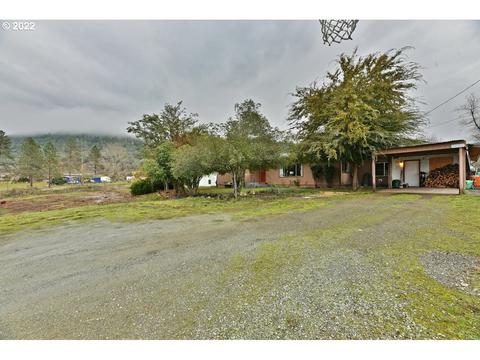 1324 Glenbrook Loop Rd, Riddle, OR 97469