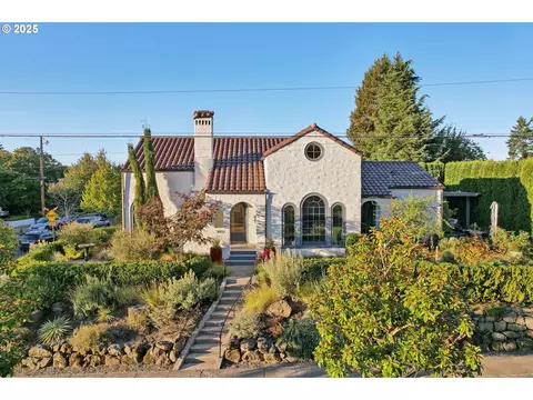 3865 NE Klickitat St, Portland, OR 97212