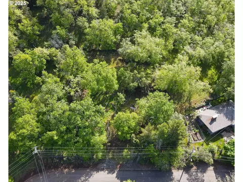 NE Parkview Ct, Roseburg, OR 97470