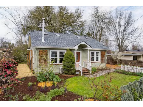 1900 Garfield St, Eugene, OR 97405