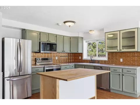 28821 Royal Ave, Eugene, OR 97402 photo 19