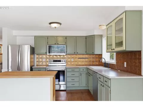 28821 Royal Ave, Eugene, OR 97402 photo 23