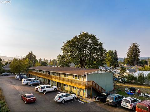 948 S 6th St, Cottage Grove, OR 97424