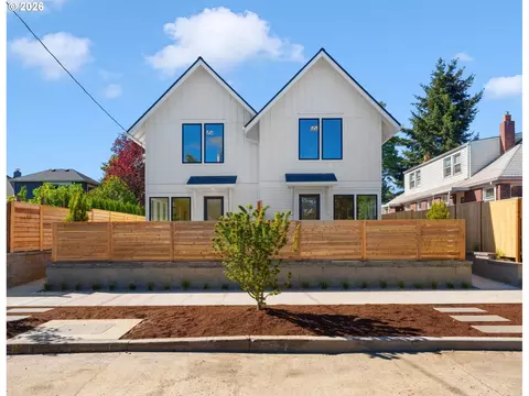 1522 NE Jarrett St #B, Portland, OR 97211