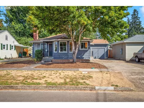 1307 E 5th St, Newberg, OR 97132