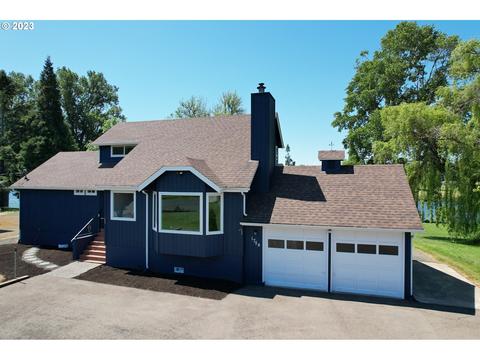 1754 Del Rio Rd, Roseburg, OR 97471