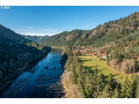 8757 Tyee Rd, Umpqua, OR 97486