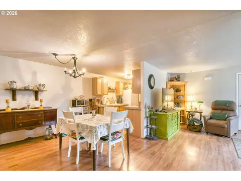 Dining - 921 SW Nye Ave, Pendleton, OR 97801 photo 4 of 4