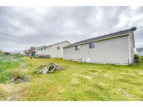 Exterior - 921 SW Nye Ave, Pendleton, OR 97801 photo 5 of 8