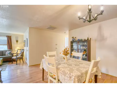 Dining - 921 SW Nye Ave, Pendleton, OR 97801 photo 2 of 4