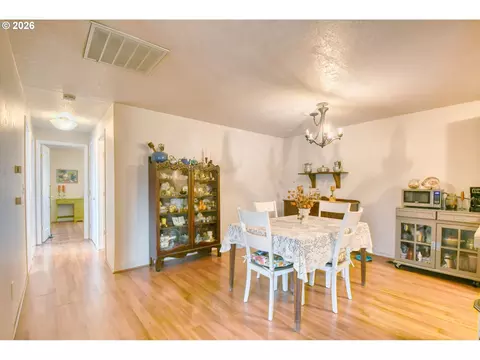 Dining - 921 SW Nye Ave, Pendleton, OR 97801 photo 1 of 4