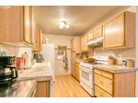 Kitchen - 921 SW Nye Ave, Pendleton, OR 97801 photo 1 of 4