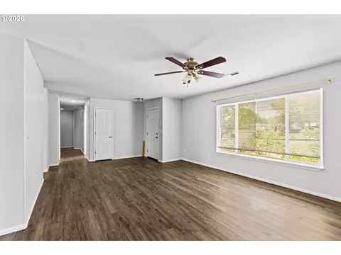 Living - 922 Williams St, Eugene, OR 97402 photo 5 of 6