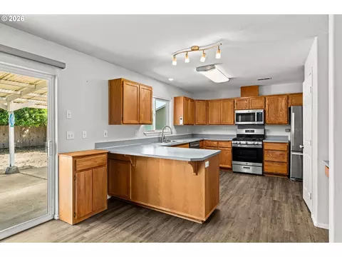 Kitchen - 922 Williams St, Eugene, OR 97402 photo 1 of 3